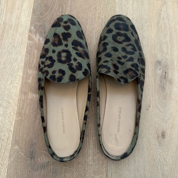 Banana Republic olive leopard slides leather lined. Size 10. - Picture 1 of 3